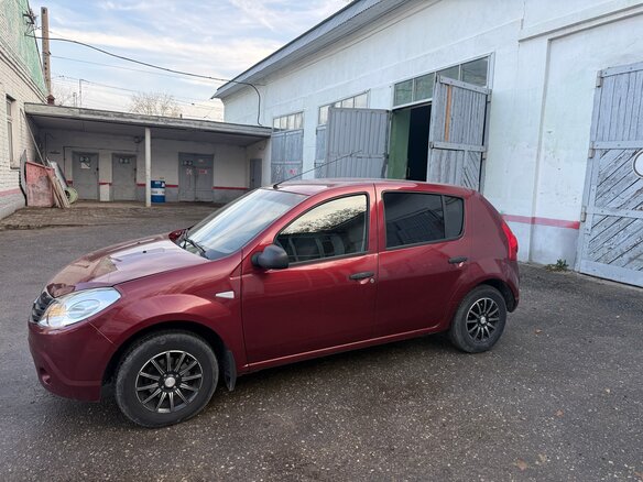 2014 Renault Sandero I, красный, 600000 рублей - вид 1