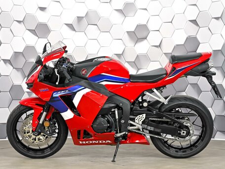 2021 Honda CBR 600RR, красный, 1177000 рублей, вид 4
