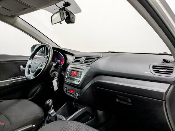 2017 Kia Rio III Рестайлинг, серебристый, 1165000 рублей - вид 10