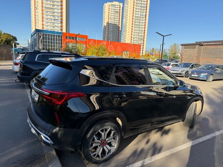 2021 Kia Seltos I, чёрный, 2250000 рублей, вид 4