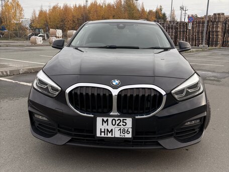 2020 BMW 1 серии 118i III (F40), чёрный, 1515000 рублей, вид 2