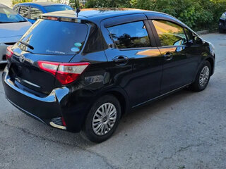 2019 Toyota Vitz III (XP130) Рестайлинг 2, чёрный, 1050000 рублей, вид 3