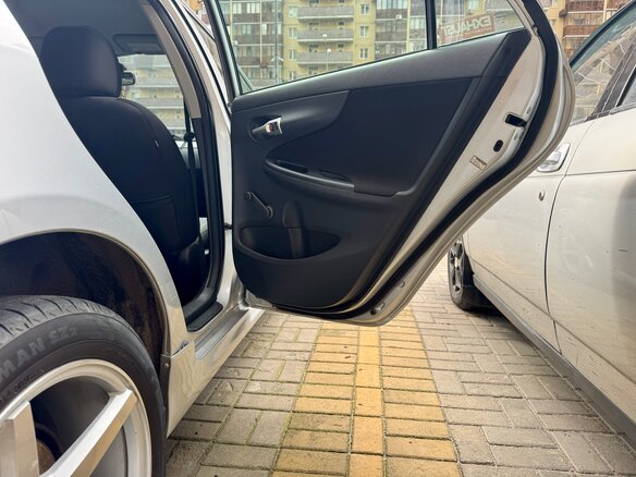 2011 Toyota Corolla X (E140, E150) Рестайлинг, серебристый - вид 30