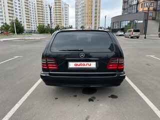 2002 Mercedes-Benz E-Класс 320 II (W210, S210) Рестайлинг, чёрный, 750000 рублей, вид 5