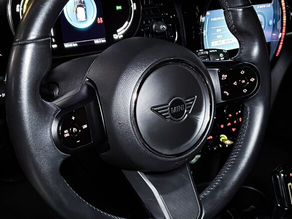 2023 Mini Hatch Cooper III (F55/F56) Рестайлинг 2, красный, 3450200 рублей - вид 10