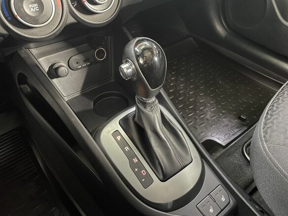 2014 Kia Rio 6-speed III, чёрный - вид 12