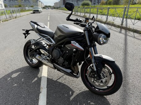 2018 Triumph Street Triple, серый, 750000 рублей, вид 1