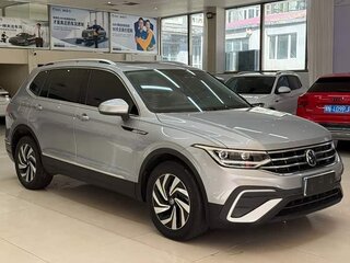 2023 Volkswagen Tiguan L II Рестайлинг (China Market), серебристый, 2651055 рублей, вид 3