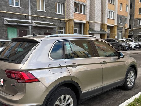 2018 Volkswagen Tiguan II, бежевый, 2100000 рублей, вид 3
