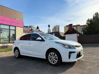 2019 Kia Rio IV, белый, 695000 рублей, вид 3