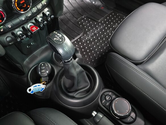 2018 Mini Hatch Cooper III (F55/F56) Рестайлинг, синий, 1360000 рублей - вид 6