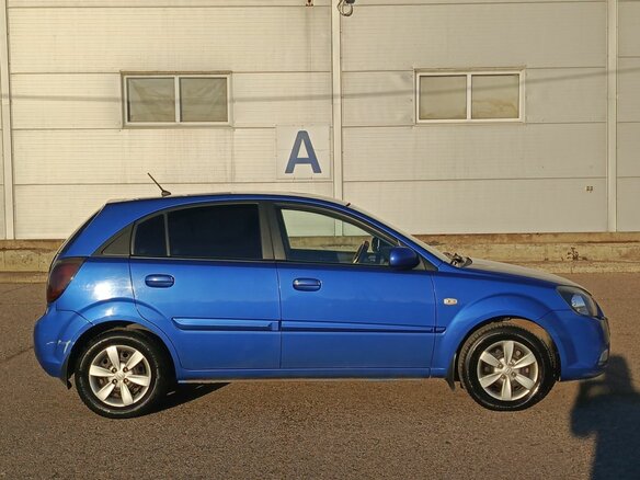 2010 Kia Rio II Рестайлинг, голубой - вид 4