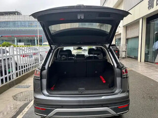 2023 Volkswagen Tayron I Рестайлинг, серебристый, 2300222 рублей, вид 4