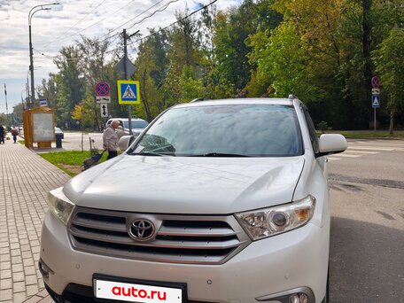 2011 Toyota Highlander II (XU40) Рестайлинг, белый, 1800000 рублей, вид 1