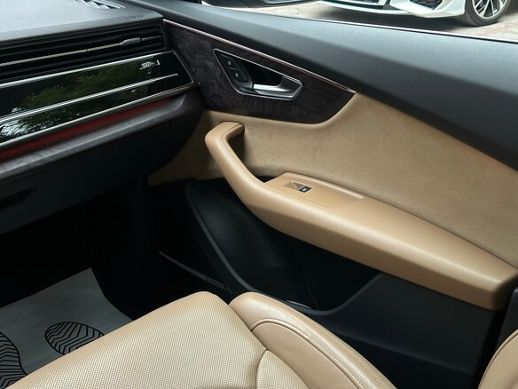 2018 Audi Q8 55 TFSI I (4M), синий, 3900000 рублей - вид 26