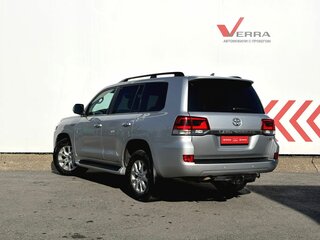 2018 Toyota Land Cruiser 200 Series Рестайлинг 2, серебристый, 6650000 рублей, вид 3