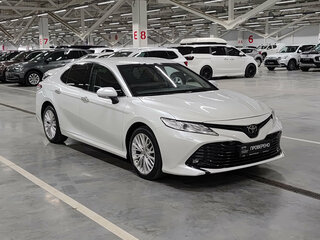 2020 Toyota Camry VIII (XV70), белый, 2450000 рублей, вид 3