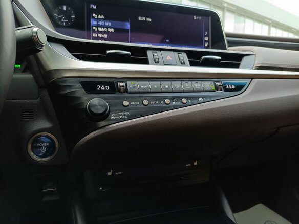2018 Lexus ES 300h VII, белый, 4200000 рублей - вид 10