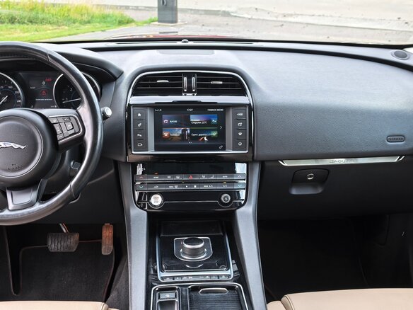 2016 Jaguar F-Pace I, красный - вид 9