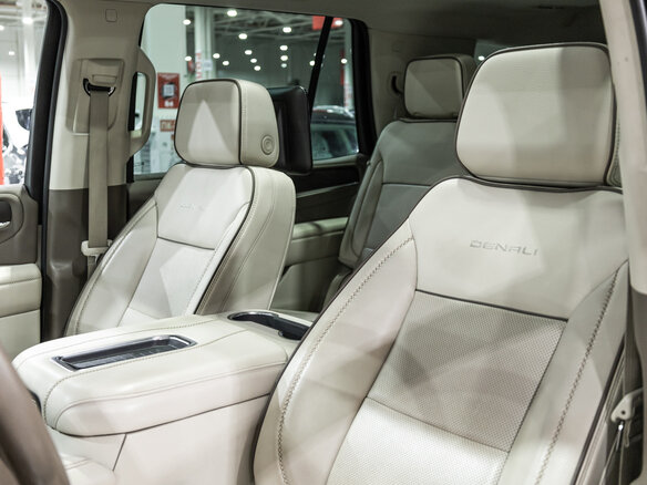 2022 GMC Yukon V, чёрный, 7050103 рублей - вид 15