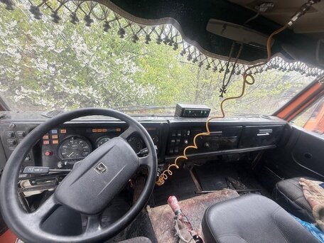 2006 КамАЗ 6520, оранжевый, 1060000 рублей, вид 2