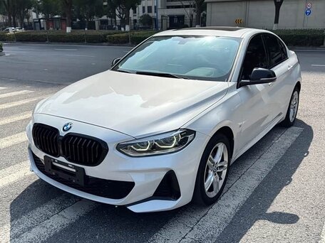 2023 BMW 1 серии 120i III (F52) Рестайлинг, белый, 2133000 рублей, вид 1