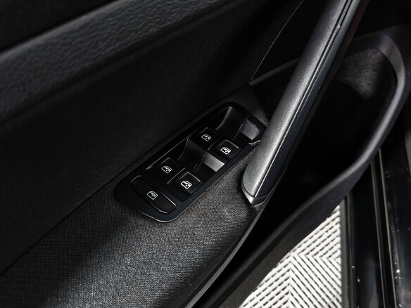 2014 Volkswagen Golf VII, чёрный, 835000 рублей - вид 9