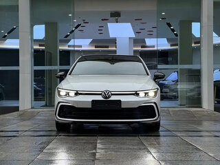 2023 Volkswagen Golf VIII, белый, 1850000 рублей, вид 4