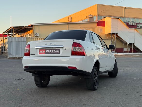 2011 Lada (ВАЗ) Priora I, белый, 480000 рублей - вид 2