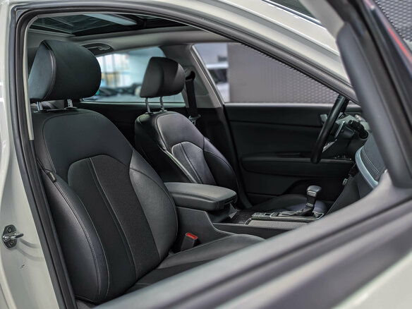 2019 Kia Optima IV Рестайлинг, белый, 1980000 рублей - вид 30