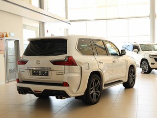 2019 Lexus LX 570 III Рестайлинг 2, белый, 12000000 рублей, вид 4
