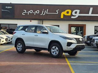 2026 Toyota Fortuner II Рестайлинг, белый, 6070700 рублей, вид 2