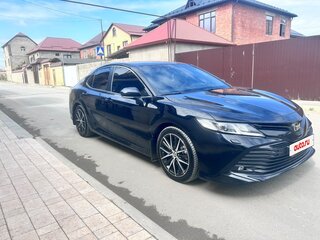 2018 Toyota Camry VIII (XV70), чёрный, 2400000 рублей, вид 2