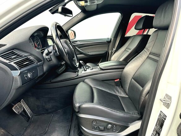 2013 BMW X6 35i I (E71) Рестайлинг, белый, 2120000 рублей - вид 13