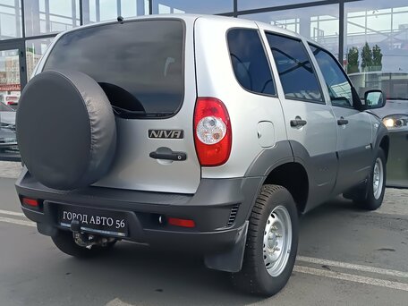 2017 Chevrolet Niva I Рестайлинг, серебристый, 730000 рублей, вид 5