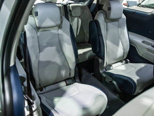 2026 Kia Carnival IV Рестайлинг, серый, 7250000 рублей - вид 31