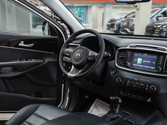 2017 Kia Sorento III Prime, белый, 2190000 рублей - вид 10