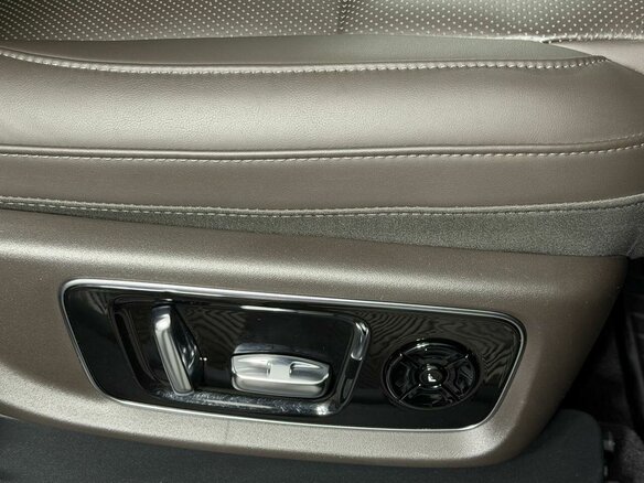 2024 Li Auto (Lixiang) L9 44.5 kWh I, чёрный, 6199000 рублей - вид 27