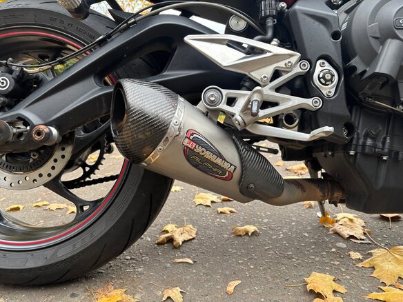 2018 Triumph Street Triple, серебристый, 730000 рублей - вид 3