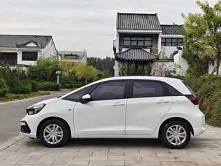2023 Honda Fit Crosstar IV Рестайлинг, белый, 1300000 рублей, вид 4