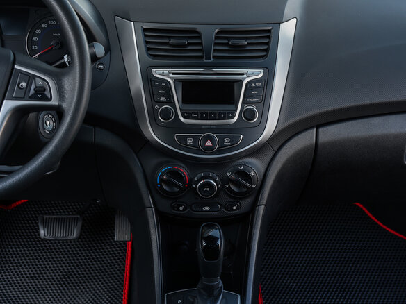 2016 Hyundai Solaris I Рестайлинг, красный, 998000 рублей - вид 14