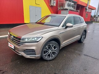 2019 Volkswagen Touareg III, бежевый, 4100000 рублей, вид 2