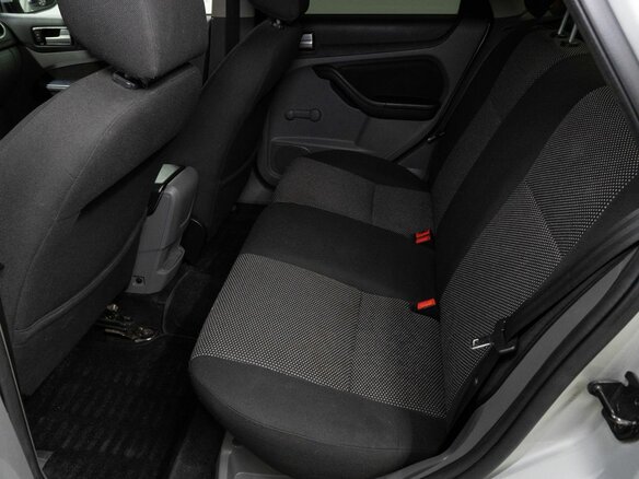 2010 Ford Focus II Рестайлинг, серебристый - вид 12