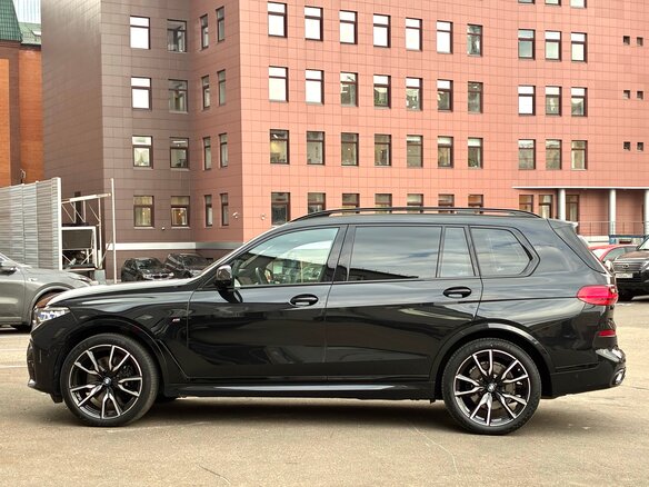 2022 BMW X7 40d I (G07), чёрный, 9900000 рублей - вид 6