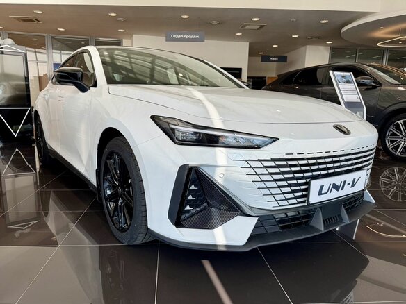 2024 Changan UNI-V I, белый, 3329900 рублей