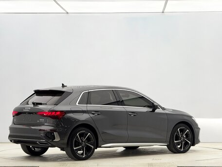 2023 Audi A3 Sportback 35 TFSI IV (8Y), серый, 1730000 рублей, вид 2