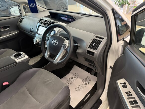 2012 Toyota Prius Alpha I (ZVW40/41), белый, 1349000 рублей - вид 10