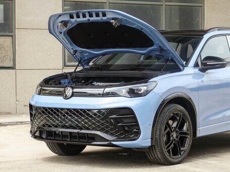2026 Volkswagen Tiguan L Pro III (China Market), голубой, 4400000 рублей, вид 3