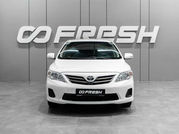 2011 Toyota Corolla X (E140, E150) Рестайлинг, белый, 900000 рублей - вид 2