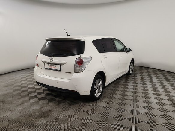2013 Toyota Verso I Рестайлинг, белый, 1175000 рублей - вид 4